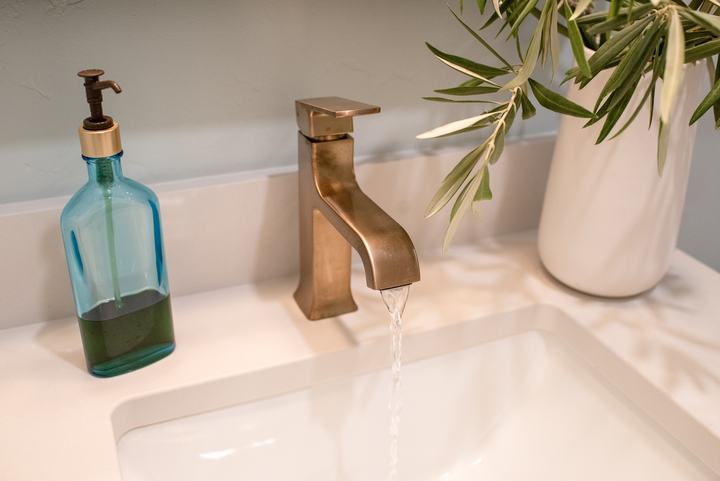 Delta single-handle faucet in a bronze finish running water into an undermount sink