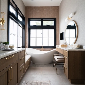 Modern master bath with soaking tub