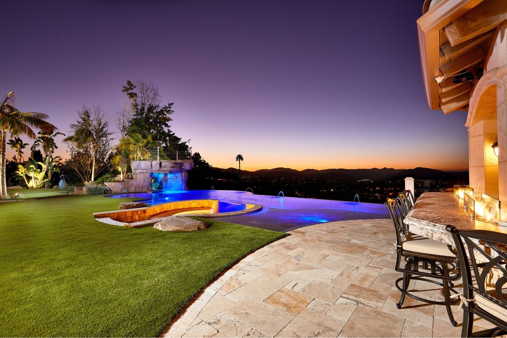 Outdoor Kitchen and Bar Ideas